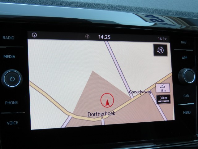 VOLKSWAGEN T-CROSS 1.0 TSI LIFE / 17 Inch / BOVAG garantie, Garage Groenouwe, Bathmen