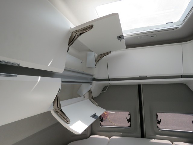 VOLKSWAGEN GRAND CALIFORNIA 600 2.0 Tdi 177pk DSG-aut. / 4-pers / Led / Navi / Stoel-stuurverw. / Camera, Garage Groenouwe, Bath