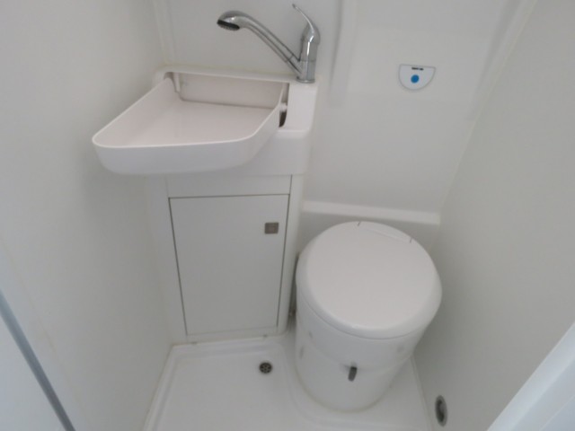 VOLKSWAGEN GRAND CALIFORNIA 600 2.0 Tdi 177pk DSG-aut. / 4-pers / Led / Navi / Stoel-stuurverw. / Camera, Garage Groenouwe, Bath