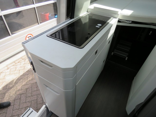 VOLKSWAGEN GRAND CALIFORNIA 600 2.0 Tdi 177pk DSG-aut. / 4-pers / Led / Navi / Stoel-stuurverw. / Camera, Garage Groenouwe, Bath