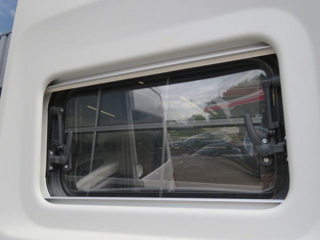 VOLKSWAGEN GRAND CALIFORNIA 600 2.0 Tdi 177pk DSG-aut. / 4-pers / Led / Navi / Stoel-stuurverw. / Camera, Garage Groenouwe, Bath