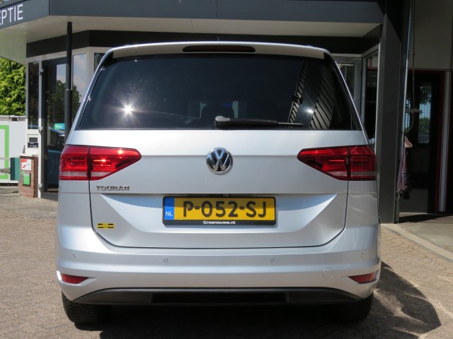 VOLKSWAGEN TOURAN 1.2 TSI CON. SERIES ,,SOUND'' / Camera / Wegklap.haak / Stoelverwarming / , Garage Groenouwe, Bathmen