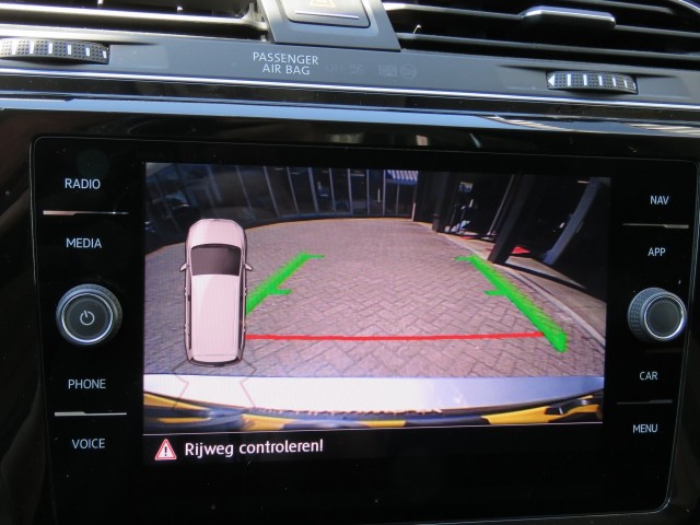 VOLKSWAGEN TOURAN 1.2 TSI CON. SERIES ,,SOUND'' / Camera / Wegklap.haak / Stoelverwarming / , Garage Groenouwe, Bathmen
