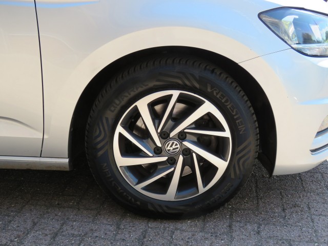 VOLKSWAGEN TOURAN 1.2 TSI CON. SERIES ,,SOUND'' / Camera / Wegklap.haak / Stoelverwarming / , Garage Groenouwe, Bathmen