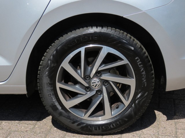 VOLKSWAGEN TOURAN 1.2 TSI CON. SERIES ,,SOUND'' / Camera / Wegklap.haak / Stoelverwarming / , Garage Groenouwe, Bathmen