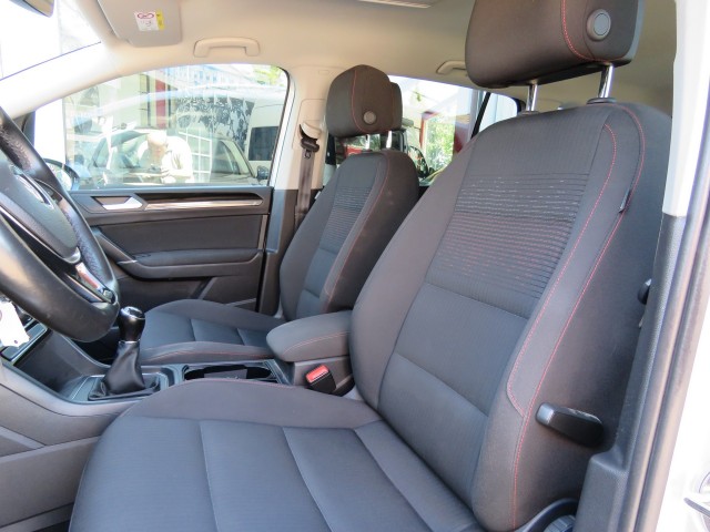 VOLKSWAGEN TOURAN 1.2 TSI CON. SERIES ,,SOUND'' / Camera / Wegklap.haak / Stoelverwarming / , Garage Groenouwe, Bathmen