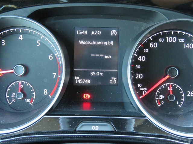 VOLKSWAGEN TOURAN 1.2 TSI CON. SERIES ,,SOUND'' / Camera / Wegklap.haak / Stoelverwarming / , Garage Groenouwe, Bathmen
