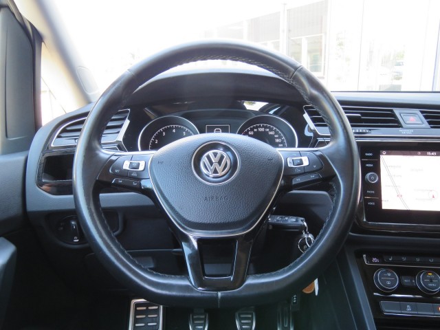 VOLKSWAGEN TOURAN 1.2 TSI CON. SERIES ,,SOUND'' / Camera / Wegklap.haak / Stoelverwarming / , Garage Groenouwe, Bathmen