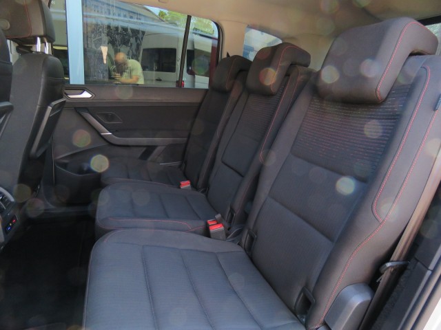 VOLKSWAGEN TOURAN 1.2 TSI CON. SERIES ,,SOUND'' / Camera / Wegklap.haak / Stoelverwarming / , Garage Groenouwe, Bathmen