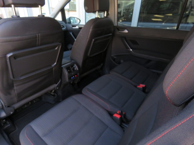 VOLKSWAGEN TOURAN 1.2 TSI CON. SERIES ,,SOUND'' / Camera / Wegklap.haak / Stoelverwarming / , Garage Groenouwe, Bathmen