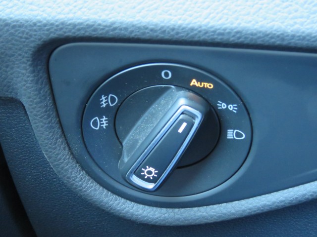 VOLKSWAGEN TOURAN 1.2 TSI CON. SERIES ,,SOUND'' / Camera / Wegklap.haak / Stoelverwarming / , Garage Groenouwe, Bathmen