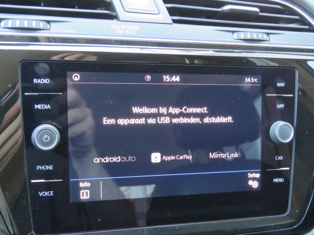 VOLKSWAGEN TOURAN 1.2 TSI CON. SERIES ,,SOUND'' / Camera / Wegklap.haak / Stoelverwarming / , Garage Groenouwe, Bathmen