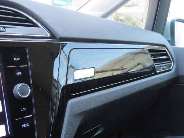 VOLKSWAGEN TOURAN 1.2 TSI CON. SERIES ,,SOUND'' / Camera / Wegklap.haak / Stoelverwarming / , Garage Groenouwe, Bathmen