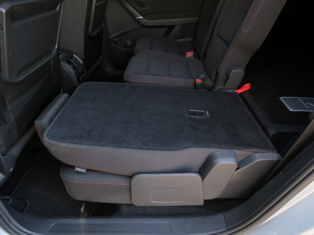 VOLKSWAGEN TOURAN 1.2 TSI CON. SERIES ,,SOUND'' / Camera / Wegklap.haak / Stoelverwarming / , Garage Groenouwe, Bathmen