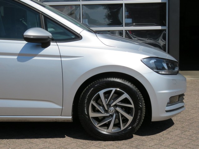 VOLKSWAGEN TOURAN 1.2 TSI CON. SERIES ,,SOUND'' / Camera / Wegklap.haak / Stoelverwarming / , Garage Groenouwe, Bathmen