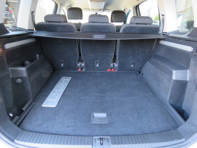 VOLKSWAGEN TOURAN 1.2 TSI CON. SERIES ,,SOUND'' / Camera / Wegklap.haak / Stoelverwarming / , Garage Groenouwe, Bathmen