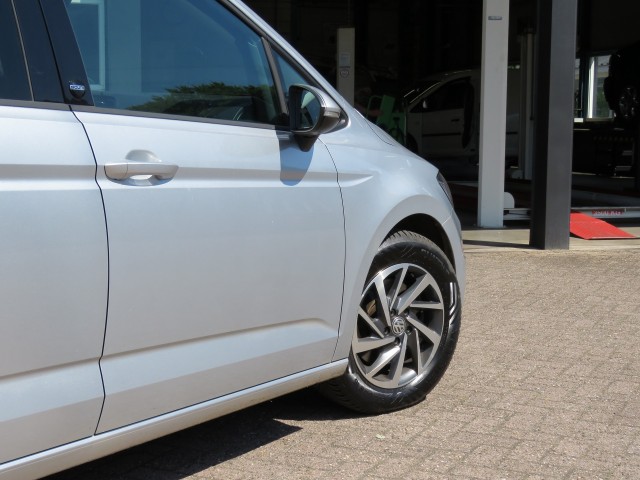 VOLKSWAGEN TOURAN 1.2 TSI CON. SERIES ,,SOUND'' / Camera / Wegklap.haak / Stoelverwarming / , Garage Groenouwe, Bathmen