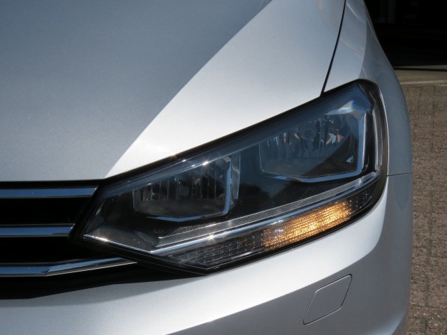 VOLKSWAGEN TOURAN 1.2 TSI CON. SERIES ,,SOUND'' / Camera / Wegklap.haak / Stoelverwarming / , Garage Groenouwe, Bathmen