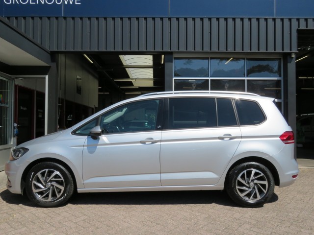 VOLKSWAGEN TOURAN 1.2 TSI CON. SERIES ,,SOUND'' / Camera / Wegklap.haak / Stoelverwarming / , Garage Groenouwe, Bathmen
