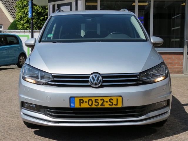 VOLKSWAGEN TOURAN 1.2 TSI CON. SERIES ,,SOUND'' / Camera / Wegklap.haak / Stoelverwarming / , Garage Groenouwe, Bathmen