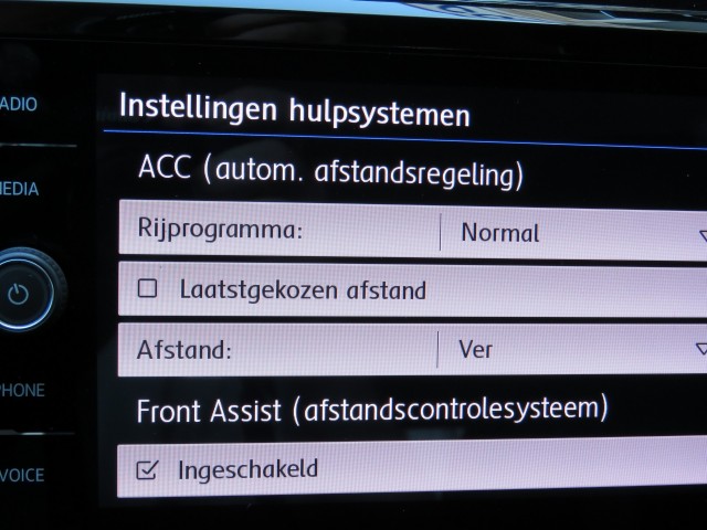 VOLKSWAGEN TOURAN 1.2 TSI CON. SERIES ,,SOUND'' / Camera / Wegklap.haak / Stoelverwarming / , Garage Groenouwe, Bathmen