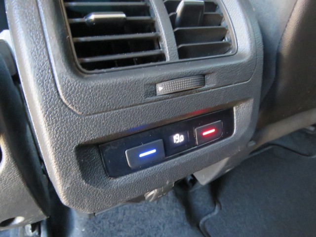 VOLKSWAGEN TOURAN 1.2 TSI CON. SERIES ,,SOUND'' / Camera / Wegklap.haak / Stoelverwarming / , Garage Groenouwe, Bathmen