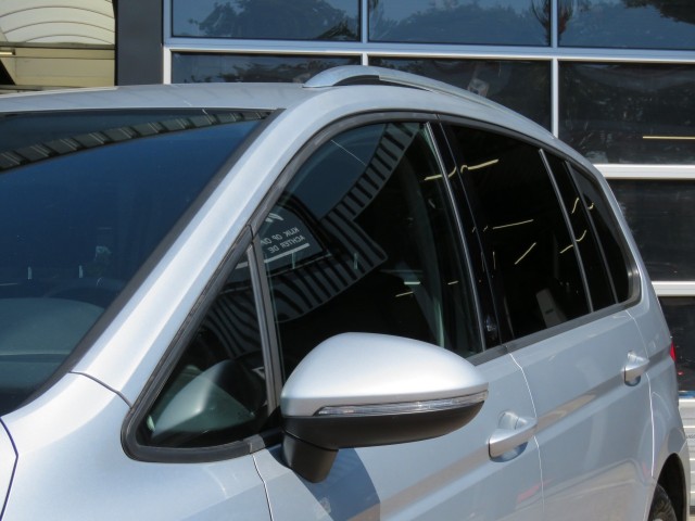 VOLKSWAGEN TOURAN 1.2 TSI CON. SERIES ,,SOUND'' / Camera / Wegklap.haak / Stoelverwarming / , Garage Groenouwe, Bathmen
