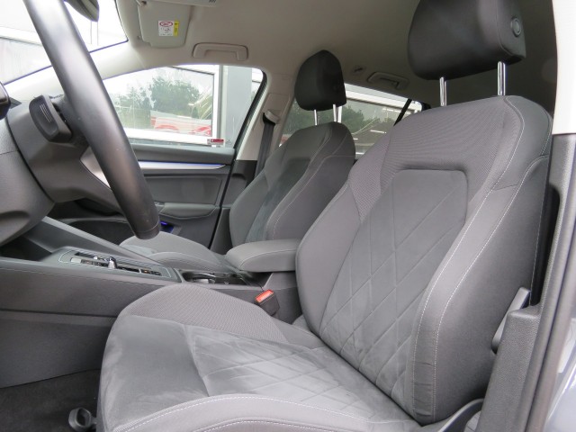 VOLKSWAGEN OVERIGE 1.0 eTSI Life DSG-aut.  / Led / 18 Inch / Sportstoelen / BOVAG garantie, Garage Groenouwe, Bathmen