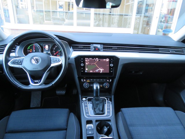 VOLKSWAGEN PASSAT VARIANT 1.4 TSI PHEV GTE BNS / Trekhaak wegklap. / Camera / BOVAG garantie, Garage Groenouwe, Bathmen