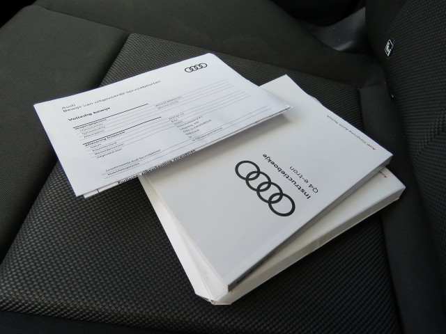 AUDI Q4 35 LAUNCH ED. 55 KWH / 19 Inch / Stoelverw. / Elec. klep / BOVAG garantie, Garage Groenouwe, Bathmen