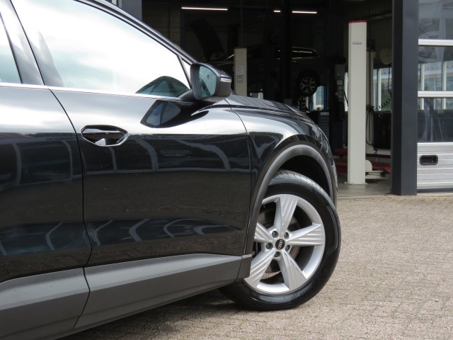 AUDI Q4 35 LAUNCH ED. 55 KWH / 19 Inch / Stoelverw. / Elec. klep / BOVAG garantie, Garage Groenouwe, Bathmen