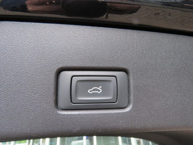 AUDI Q4 35 LAUNCH ED. 55 KWH / 19 Inch / Stoelverw. / Elec. klep / BOVAG garantie, Garage Groenouwe, Bathmen