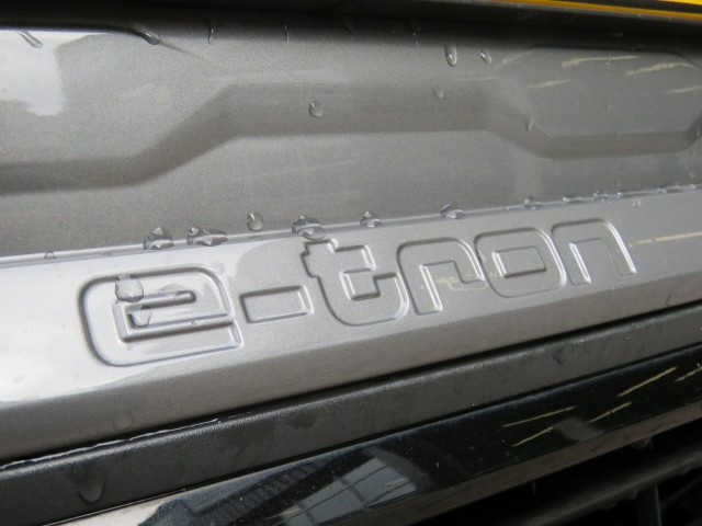 AUDI Q4 35 LAUNCH ED. 55 KWH / 19 Inch / Stoelverw. / Elec. klep / BOVAG garantie, Garage Groenouwe, Bathmen