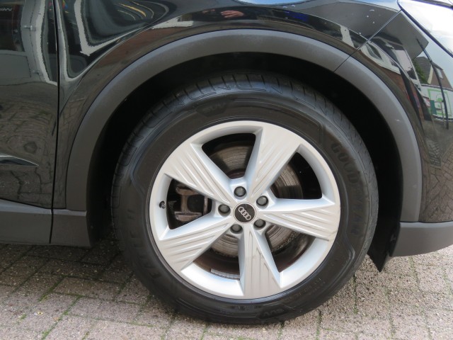 AUDI Q4 35 LAUNCH ED. 55 KWH / 19 Inch / Stoelverw. / Elec. klep / BOVAG garantie, Garage Groenouwe, Bathmen
