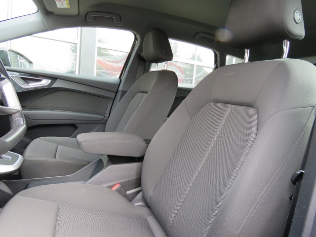 AUDI Q4 35 LAUNCH ED. 55 KWH / 19 Inch / Stoelverw. / Elec. klep / BOVAG garantie, Garage Groenouwe, Bathmen