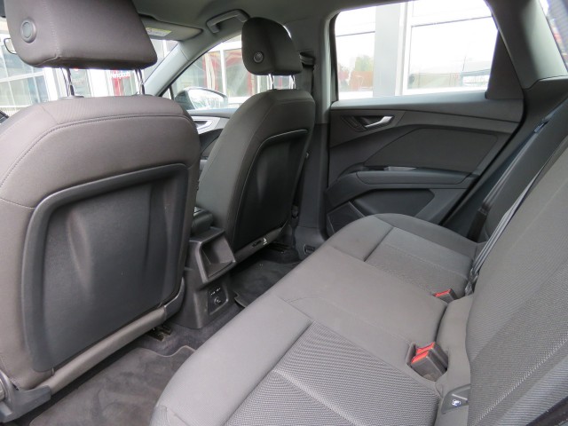 AUDI Q4 35 LAUNCH ED. 55 KWH / 19 Inch / Stoelverw. / Elec. klep / BOVAG garantie, Garage Groenouwe, Bathmen