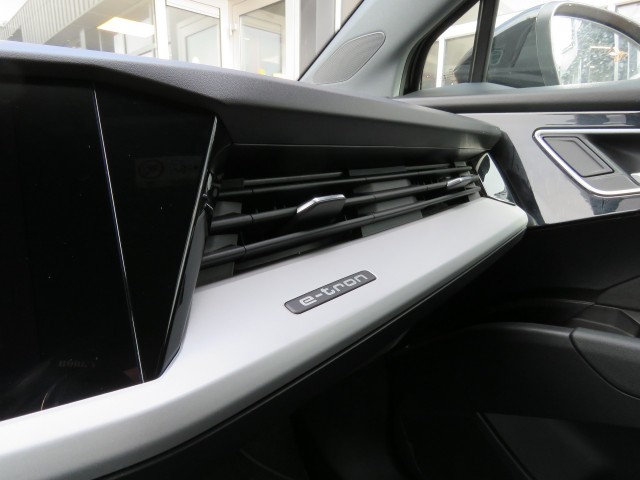 AUDI Q4 35 LAUNCH ED. 55 KWH / 19 Inch / Stoelverw. / Elec. klep / BOVAG garantie, Garage Groenouwe, Bathmen