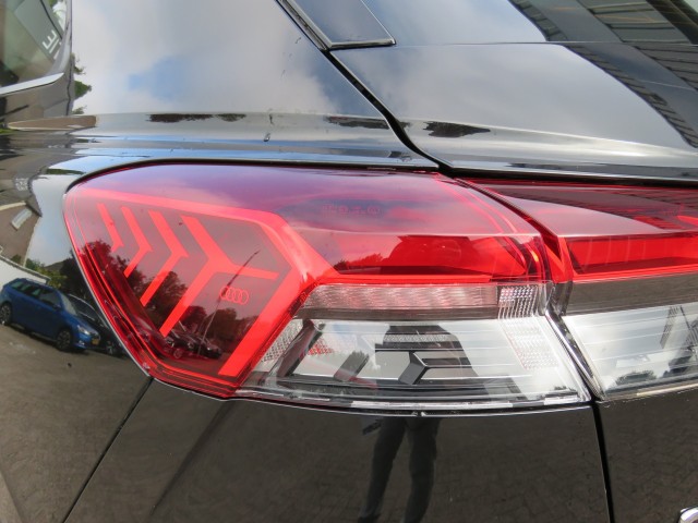 AUDI Q4 35 LAUNCH ED. 55 KWH / 19 Inch / Stoelverw. / Elec. klep / BOVAG garantie, Garage Groenouwe, Bathmen