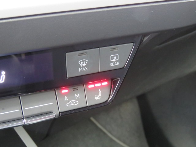 AUDI Q4 35 LAUNCH ED. 55 KWH / 19 Inch / Stoelverw. / Elec. klep / BOVAG garantie, Garage Groenouwe, Bathmen