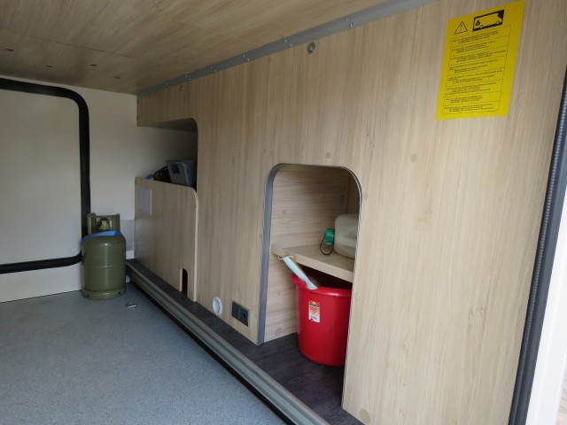 CHAUSSON 777 GA VIP 140PK Aut. 9 traps / 4-pers / Hefbed / Lengte bedden / Fietsenrek / Luifel / BOVAG garantie, Garage Groenouw