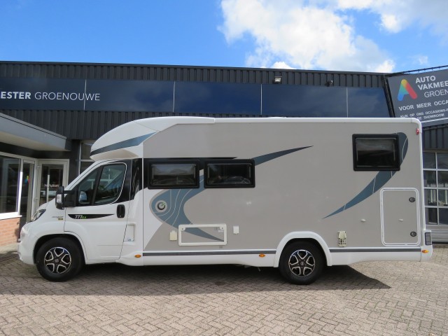 CHAUSSON 777 GA VIP 140PK Aut. 9 traps / 4-pers / Hefbed / Lengte bedden / Fietsenrek / Luifel / BOVAG garantie, Garage Groenouw