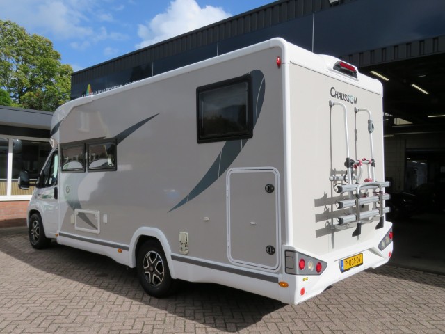 CHAUSSON 777 GA VIP 140PK Aut. 9 traps / 4-pers / Hefbed / Lengte bedden / Fietsenrek / Luifel / BOVAG garantie, Garage Groenouw