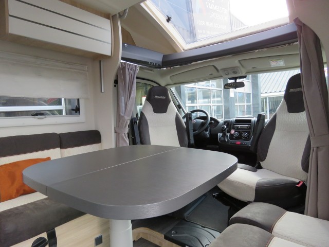 CHAUSSON 777 GA VIP 140PK Aut. 9 traps / 4-pers / Hefbed / Lengte bedden / Fietsenrek / Luifel / BOVAG garantie, Garage Groenouw