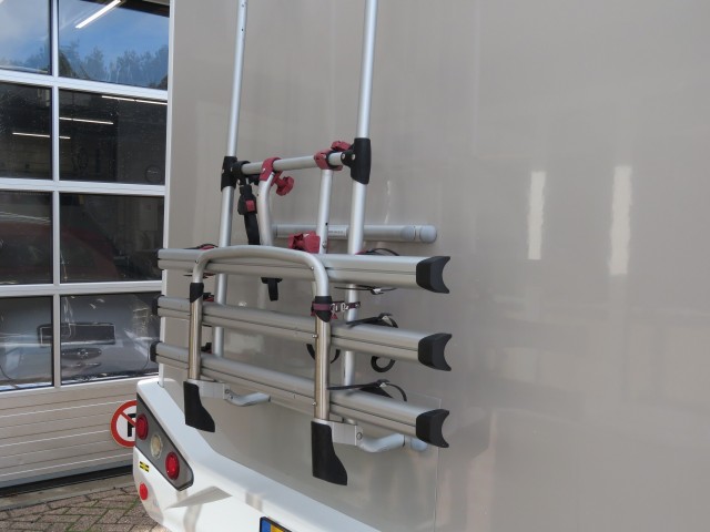 CHAUSSON 777 GA VIP 140PK Aut. 9 traps / 4-pers / Hefbed / Lengte bedden / Fietsenrek / Luifel / BOVAG garantie, Garage Groenouw