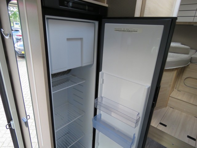 CHAUSSON 777 GA VIP 140PK Aut. 9 traps / 4-pers / Hefbed / Lengte bedden / Fietsenrek / Luifel / BOVAG garantie, Garage Groenouw