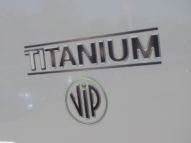 CHAUSSON 777 GA VIP 140PK Aut. 9 traps / 4-pers / Hefbed / Lengte bedden / Fietsenrek / Luifel / BOVAG garantie, Garage Groenouw