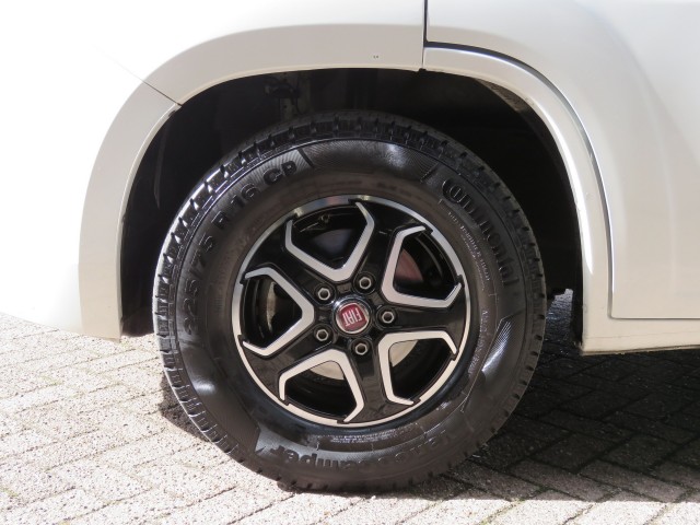 CHAUSSON 777 GA VIP 140PK Aut. 9 traps / 4-pers / Hefbed / Lengte bedden / Fietsenrek / Luifel / BOVAG garantie, Garage Groenouw