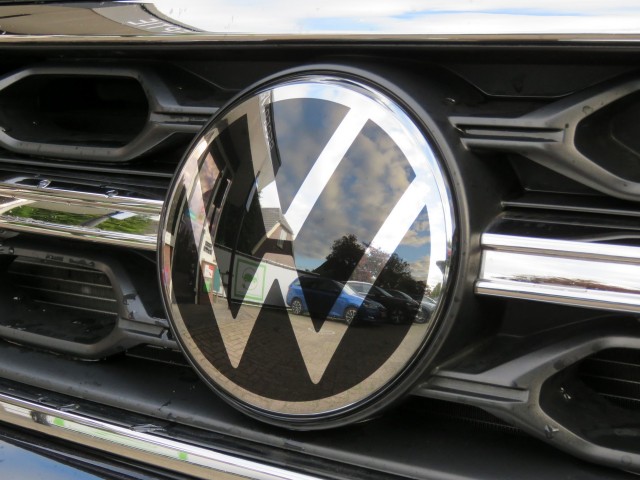 VOLKSWAGEN T-ROC 1.5 TSI 150pk DSG-aut. R-LINE / Trekhaak afn. / Camera / Stoelverw. / FABRIEKS garantie, Garage Groenouwe, Bath