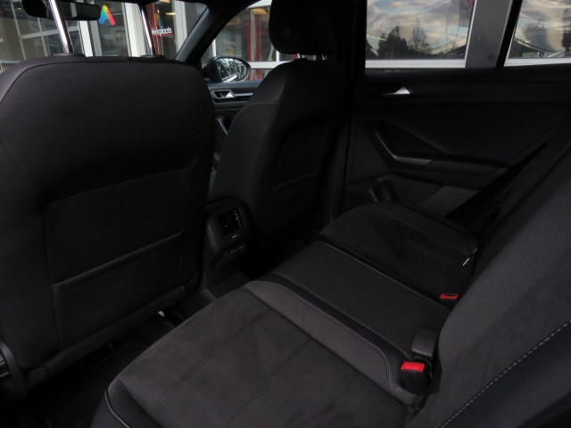 VOLKSWAGEN T-ROC 1.5 TSI 150pk DSG-aut. R-LINE / Trekhaak afn. / Camera / Stoelverw. / FABRIEKS garantie, Garage Groenouwe, Bath