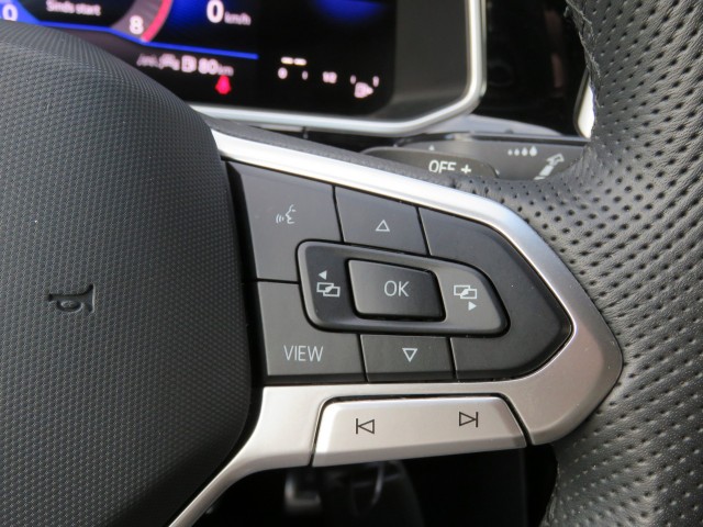 VOLKSWAGEN T-ROC 1.5 TSI 150pk DSG-aut. R-LINE / Trekhaak afn. / Camera / Stoelverw. / FABRIEKS garantie, Garage Groenouwe, Bath